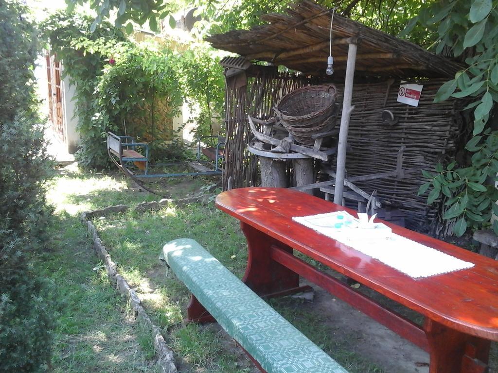 La Popas Hotel Várhely Kültér fotó