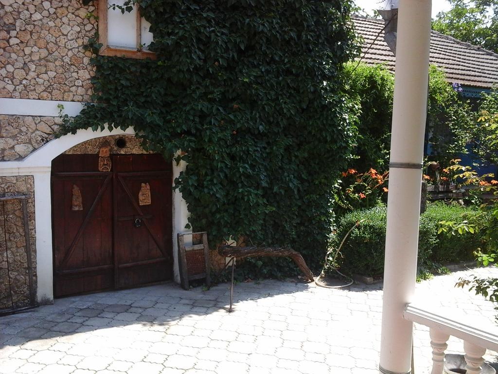 La Popas Hotel Várhely Kültér fotó